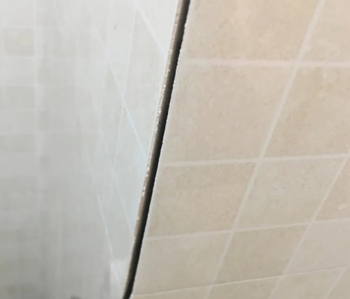 长岛瓷砖空鼓维修公司分享阳台瓷砖脱落的修复过程可以分为以下几个步骤
